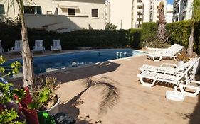 Praia Da Rocha, Casa Junto A Fortaleza.